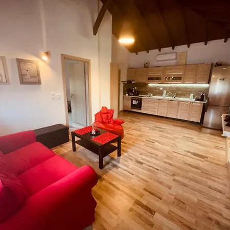 Pyrgos House *