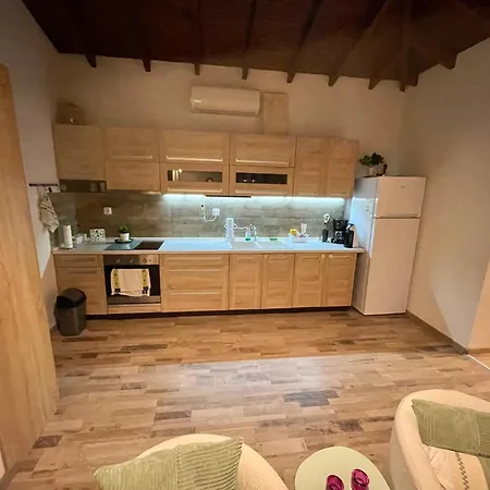 Pyrgos House * Develíkia