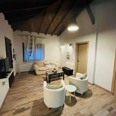 Apartment Pyrgos House *
