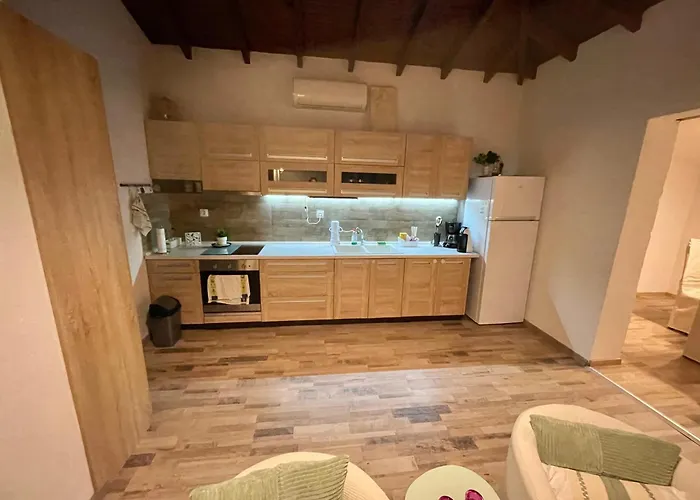 Pyrgos House * Develíkia